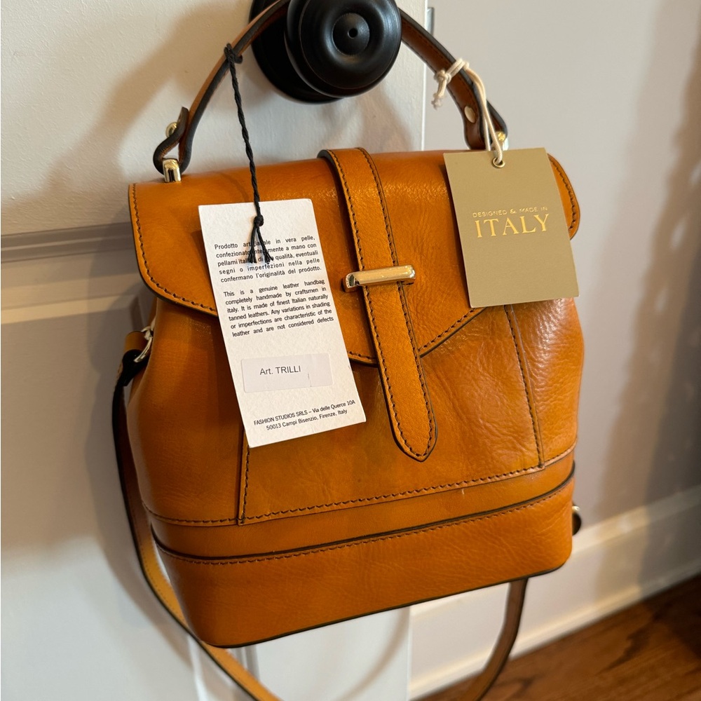 NWT leather “backpack” / tote bag by Divina Firenze. Camel colored leather. - Picture 3 of 5